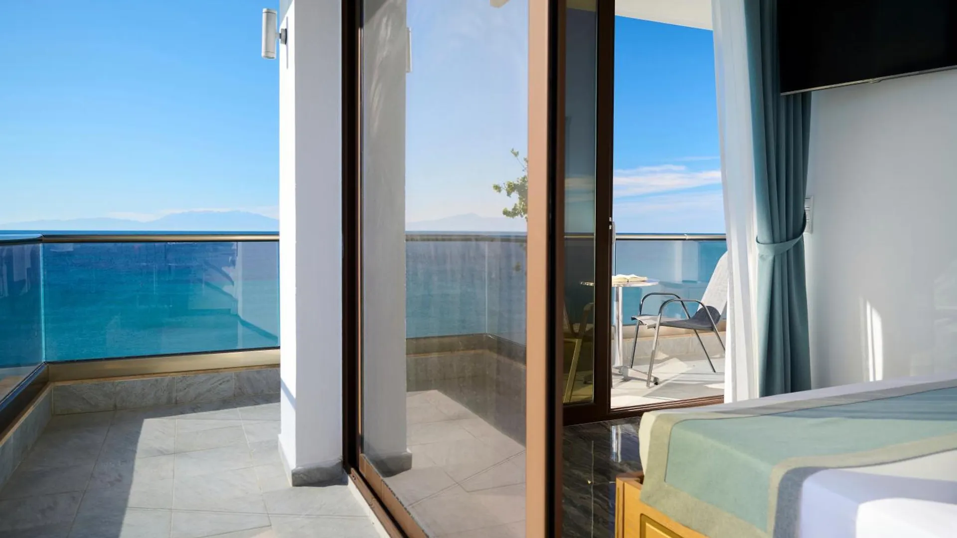 Evlogia Hotel Seafront And Anex By Greek Pride Fourka